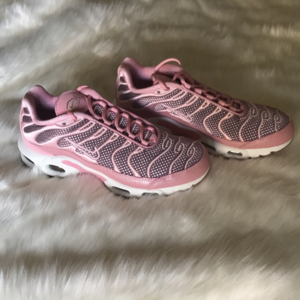 Women’s Nike air max plus